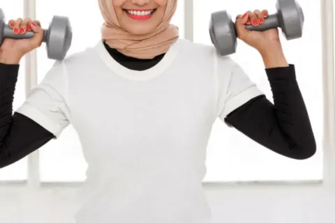 Tips Memilih Pakaian Olahraga untuk Wanita Berhijab