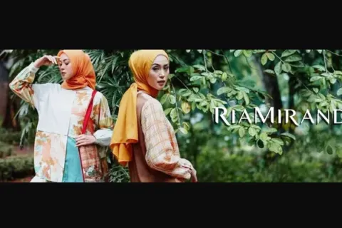 Atasan Pakaian Kece untuk Hijabers dari Ria Miranda