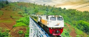 Jalur Kereta dengan Pemandangan yang Memukau