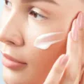 Tips Memilih Skincare Anti Aging yang Tepat dan Sesuai Kebutuhan