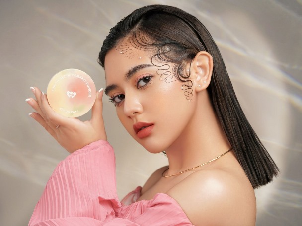 Ziva with barenbliss Fine to refine Compact Powder