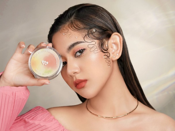 Ziva with barenbliss True Beauty Inside Cushion