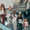 Strategi cara meningkatkan brand awareness bisnis untuk pertumbuhan usaha