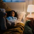 Cara mengatasi anak sulit tidur dengan menciptakan suasana kamar yang nyaman