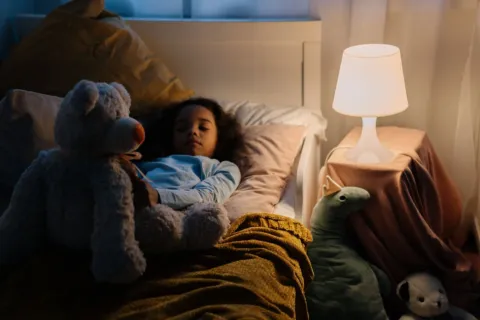 Cara mengatasi anak sulit tidur dengan menciptakan suasana kamar yang nyaman
