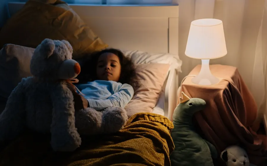 Cara mengatasi anak sulit tidur dengan menciptakan suasana kamar yang nyaman