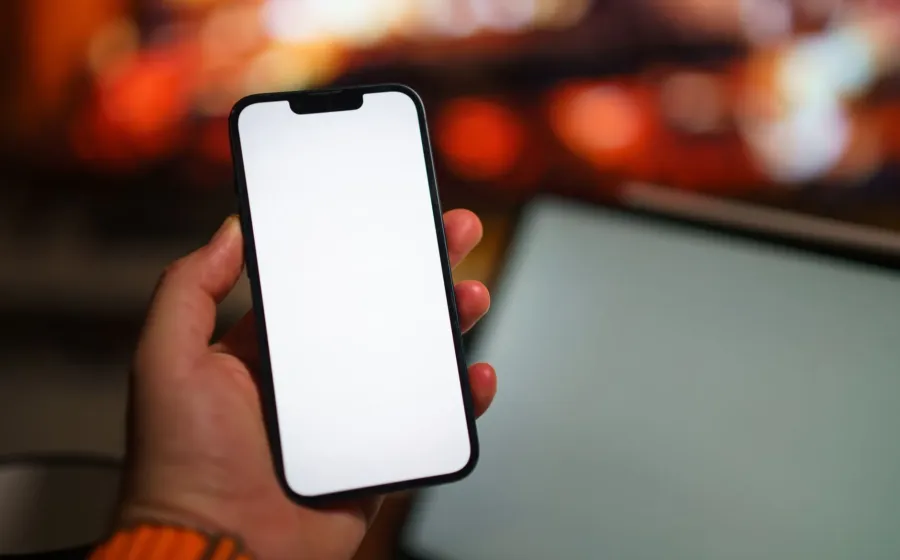 Ilustrasi tips memilih smartphone terbaik berdasarkan spesifikasi dan anggaran
